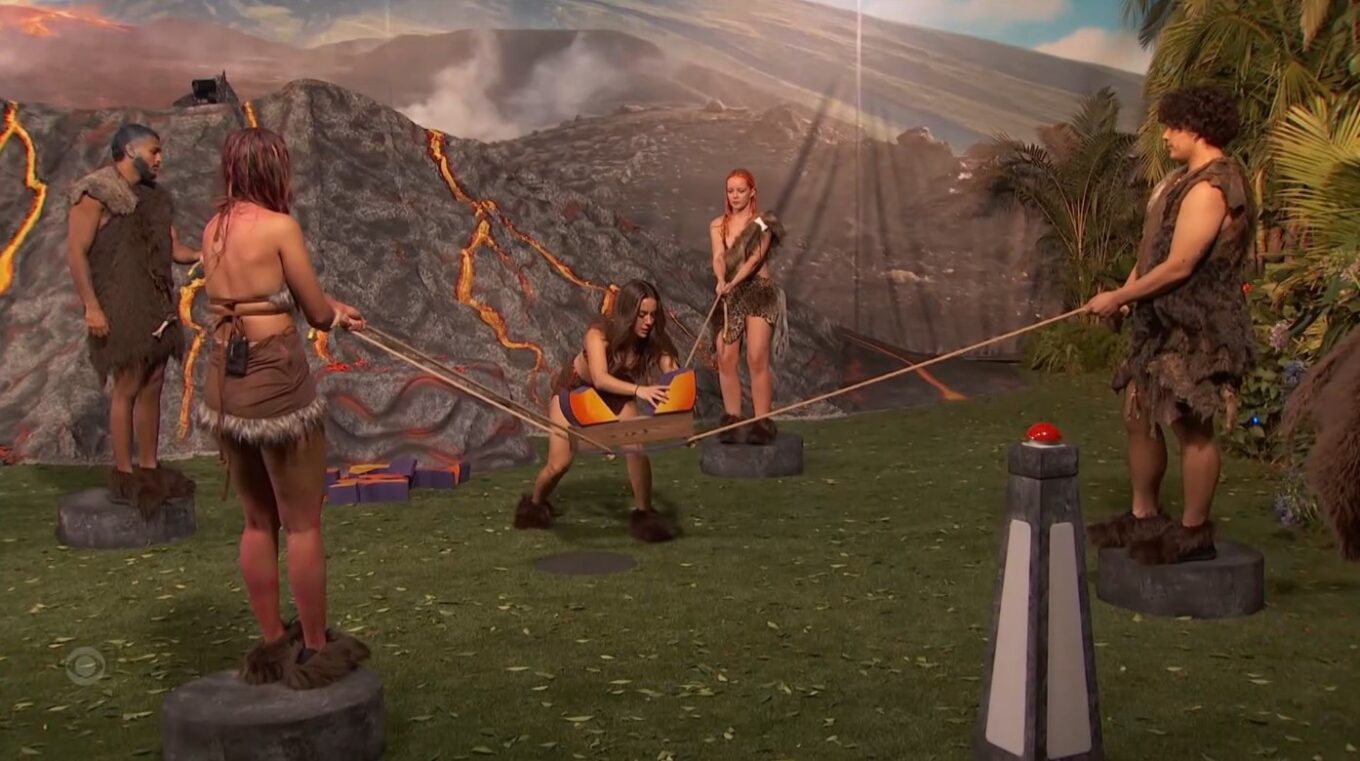 Dee Digs Out the First HOH